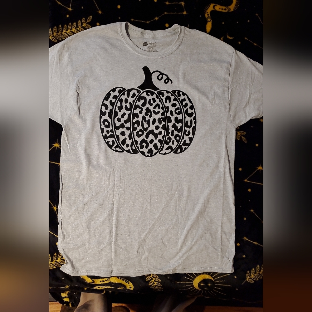 Cheetah print pumpkin Grey LG Tshirt Hot off the press!